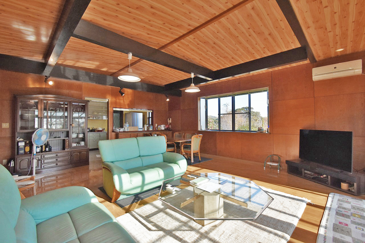 興津フラットハウス