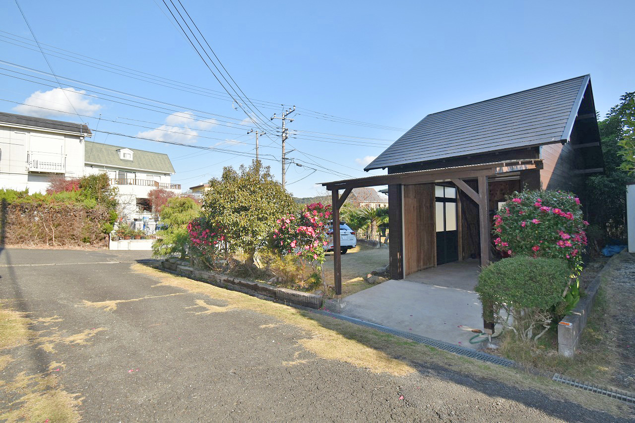 興津フラットハウス