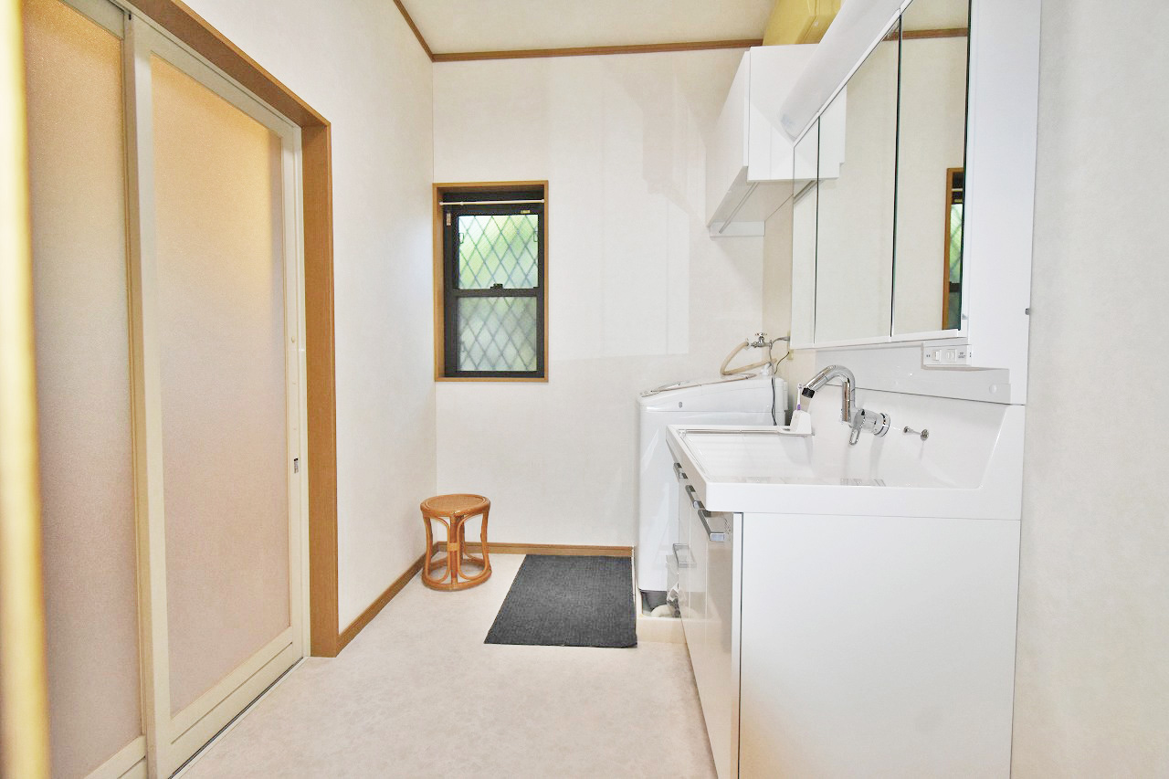 興津フラットハウス