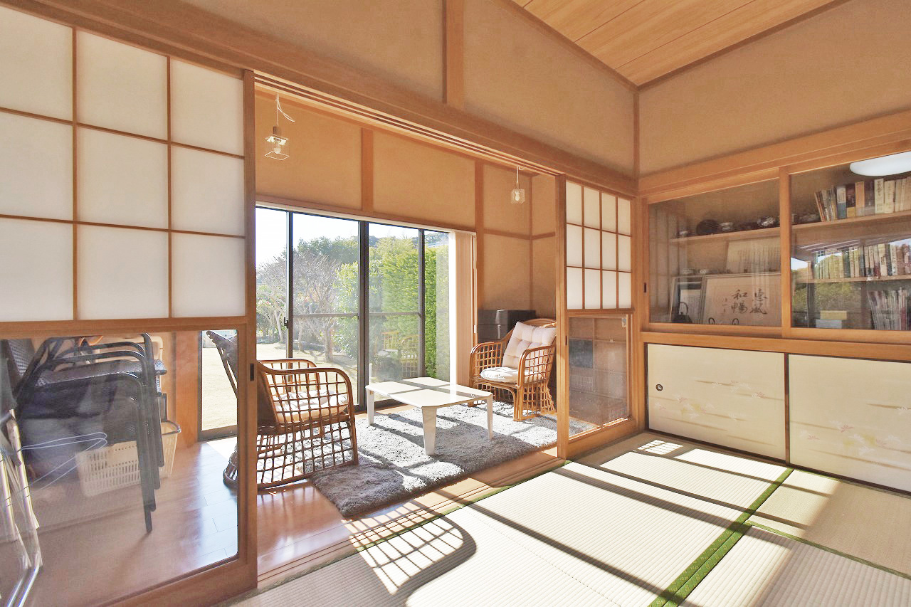 興津フラットハウス