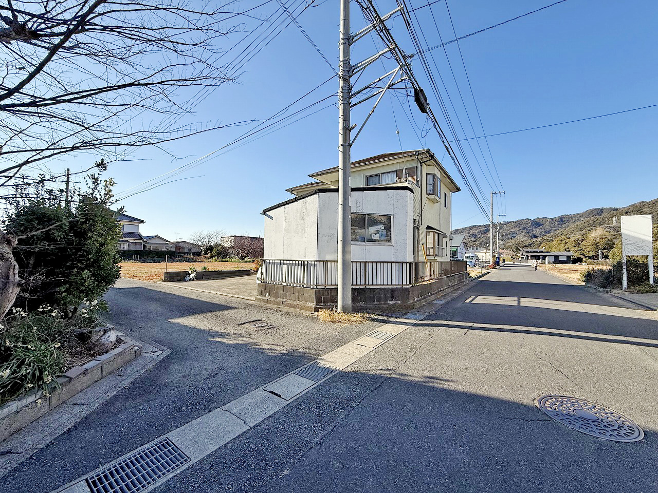 鋸南町保田264坪　前面道路入口