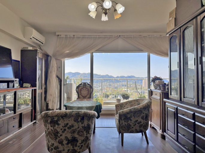 エスカール岩井1111