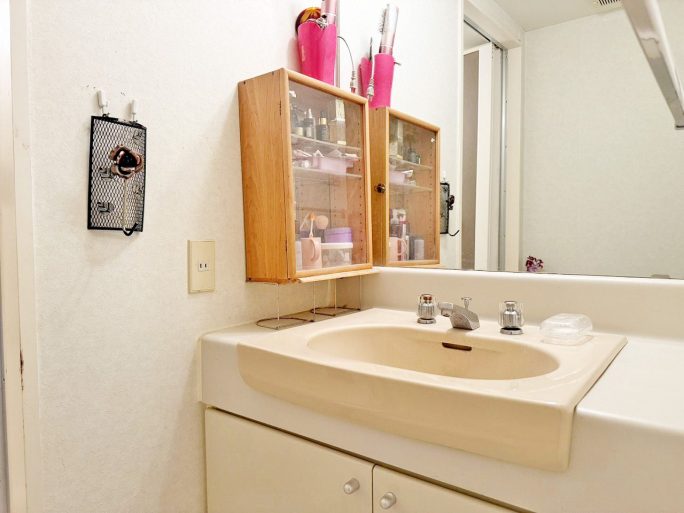 エスカール岩井1111