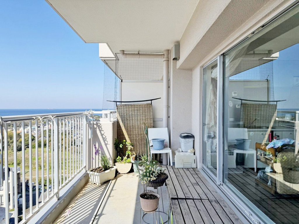 エスカール岩井1111